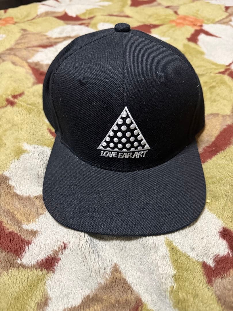 木村拓哉着用 LOVE EAR ART スナップバックキャップ