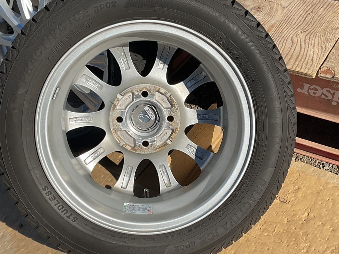 スタッドレスタイヤホイール付き 4本【発送は致しません】