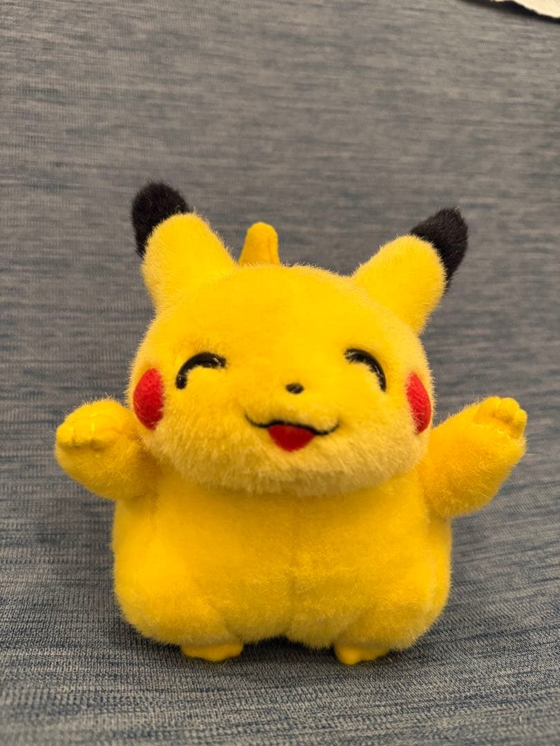 初期 ピカチュウ ぬいぐるみ　にっこり　TOMY トミー　バンザイ