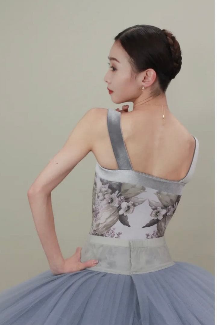 バレエ Unoa Flower gate sand gray Pique design