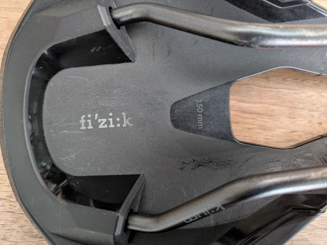 fi’zi:k フィジーク Tempo Argo R3サドル 150mm