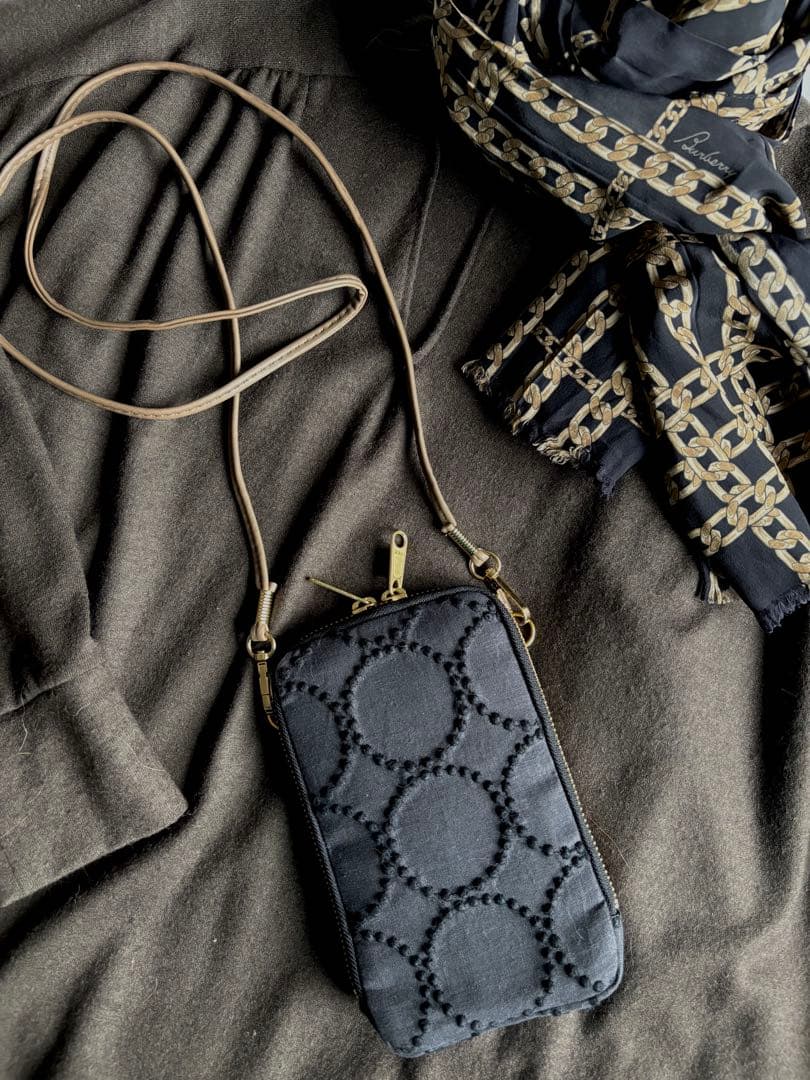 ★momo【スマホショルダー】ミナペルホネン タンバリン チャコール