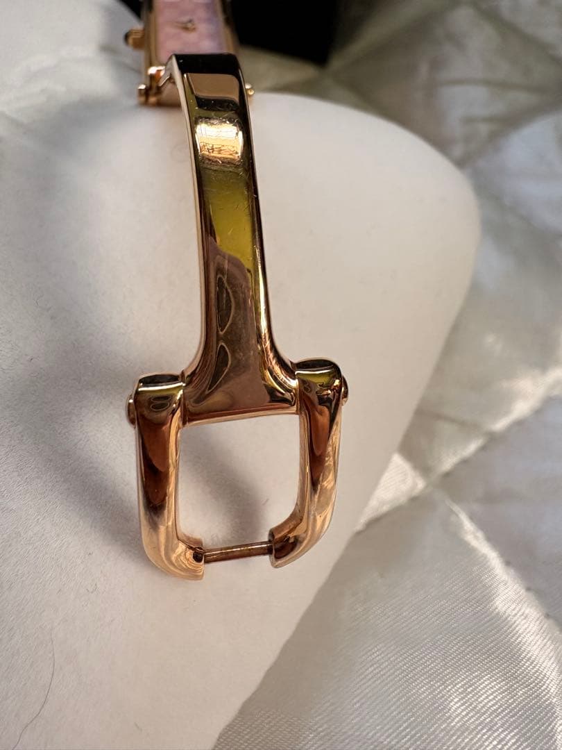 GUCCI ピンク文字盤 ブレスレットウォッチ