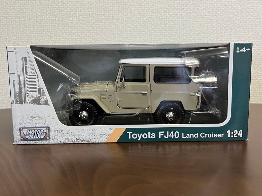 ミニカー Toyota FJ40 Land Cruiser 1:24