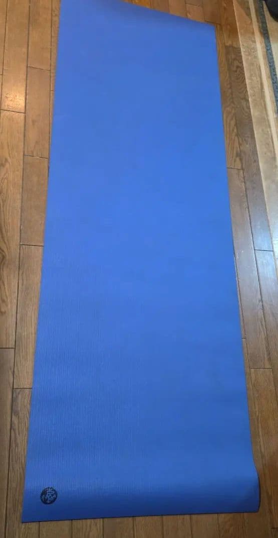 Manduka マンデゥカのヨガマット、ボルスター、ストラップとブロックセット