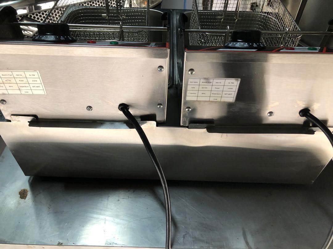 卓上電気フライヤー　2槽式　100V×2 6L×2