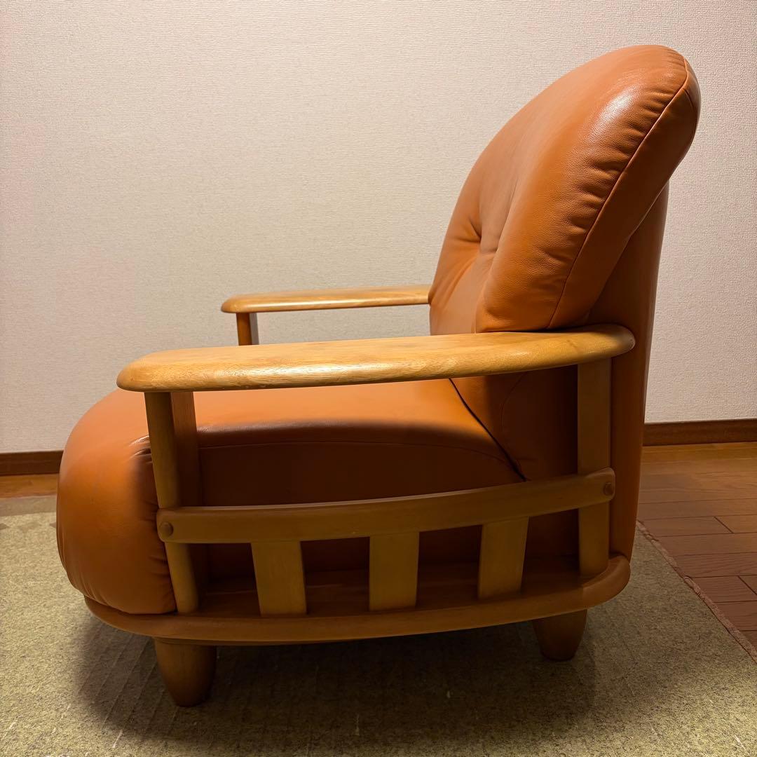 カリモク　回転式アームチェア　ソファ　1人掛け　ラック付き　たのめる便　送料込