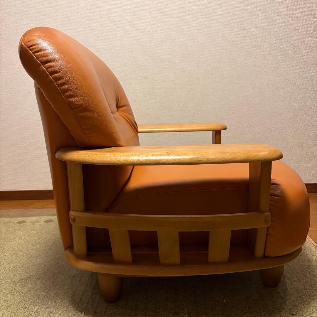 カリモク　回転式アームチェア　ソファ　1人掛け　ラック付き　たのめる便　送料込