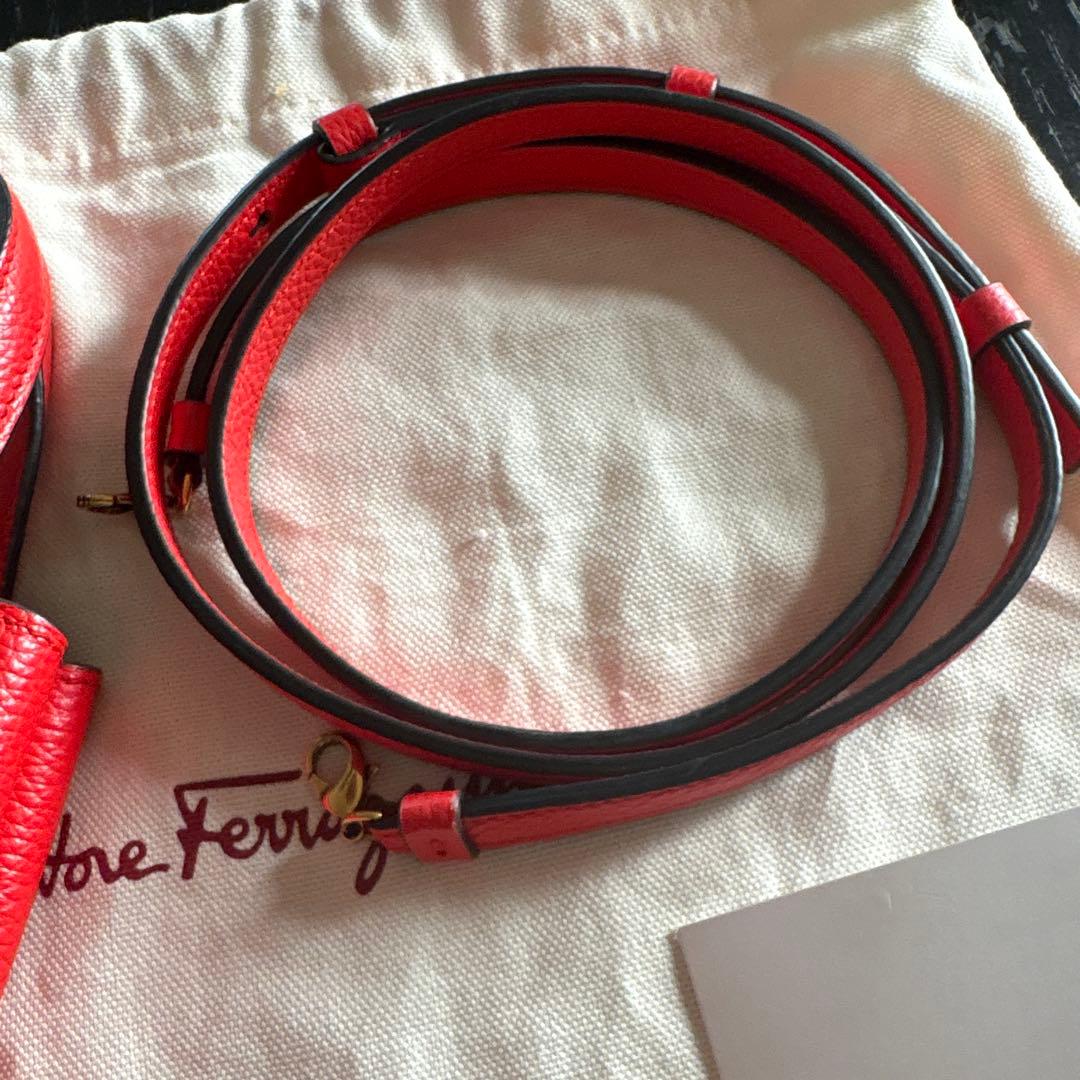 フェラガモ　ミニ　バッグ　2way レッド