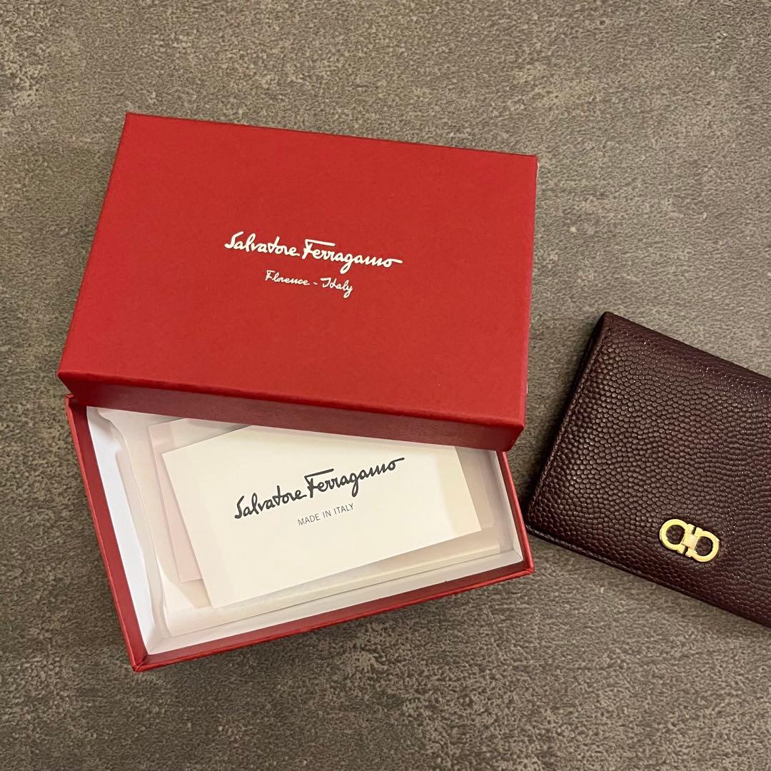 【Salvatore Ferragamo】名刺入れ　ルージュノワール