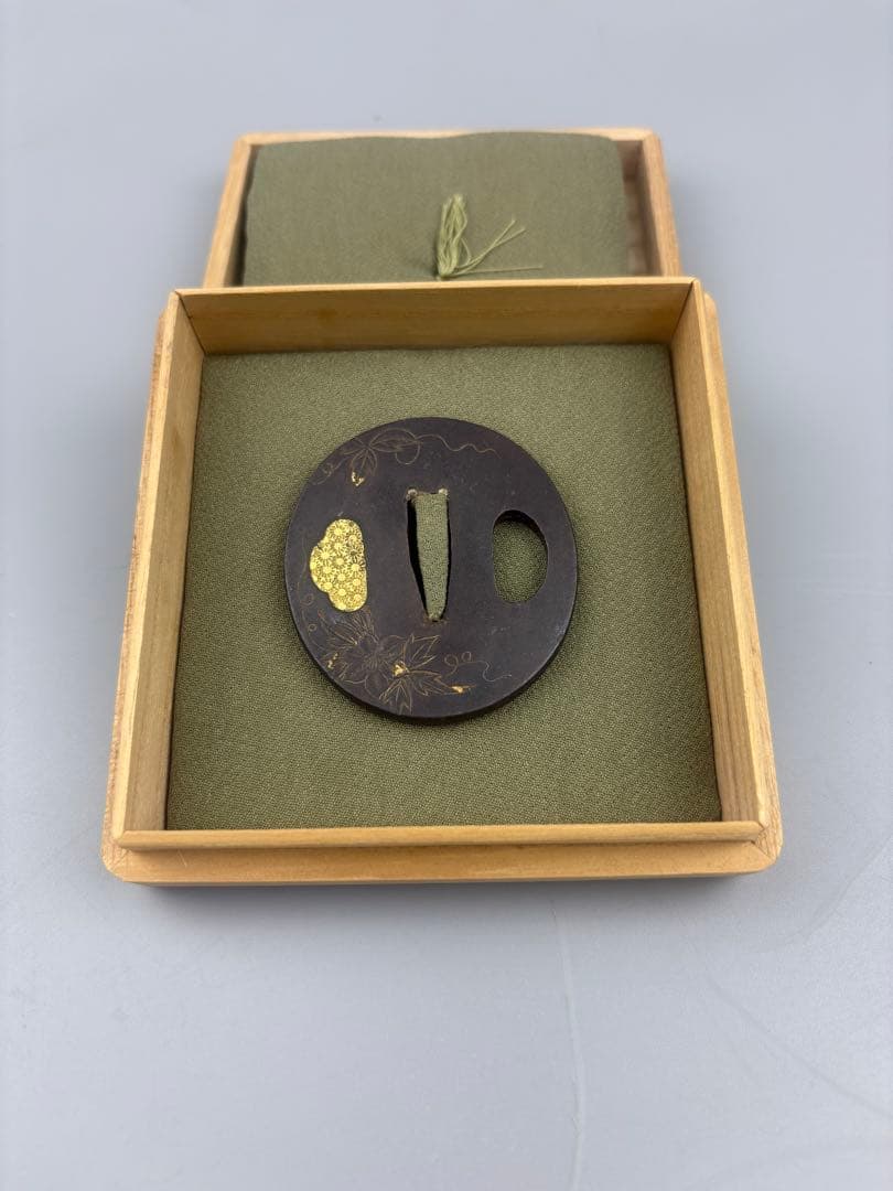 金箔装飾 鉄製鍔(つば) 箱付き