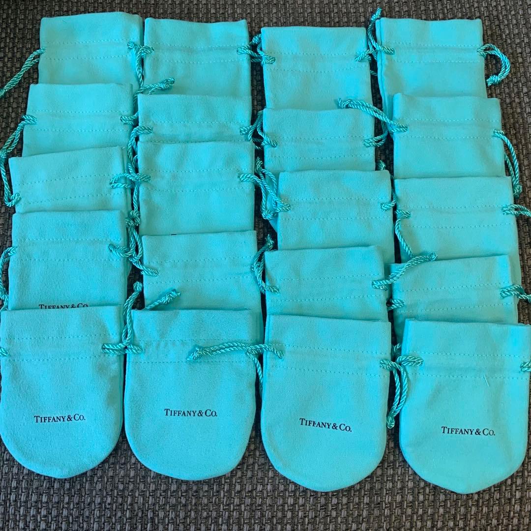 国内現行品　美品ティファニー巾着袋（7x9cm)20枚セット