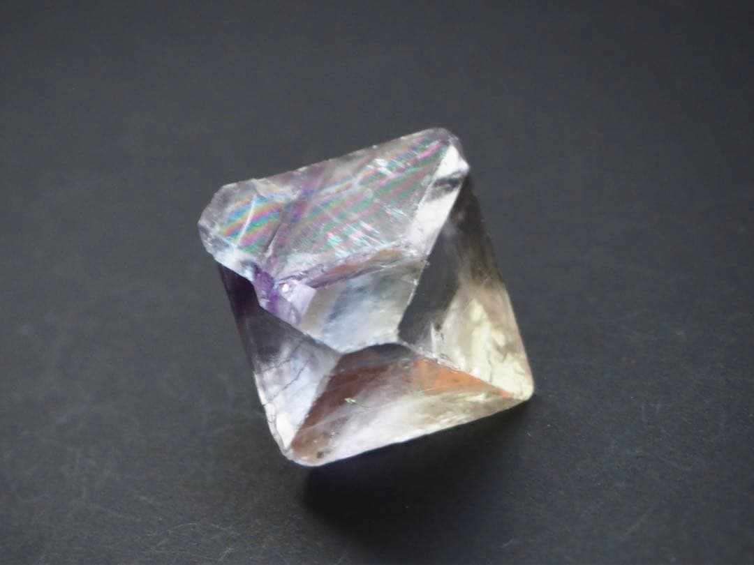 フローライト　イリノイ産　イエローパープル　蛍石　鉱物【B-2】