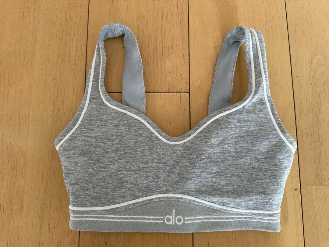 Alo トップとレギンスセット