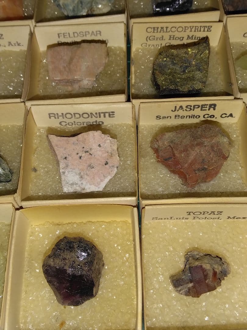 世界の鉱物標本セット　鉱物　鉱石　宝石　天然石　石　28点