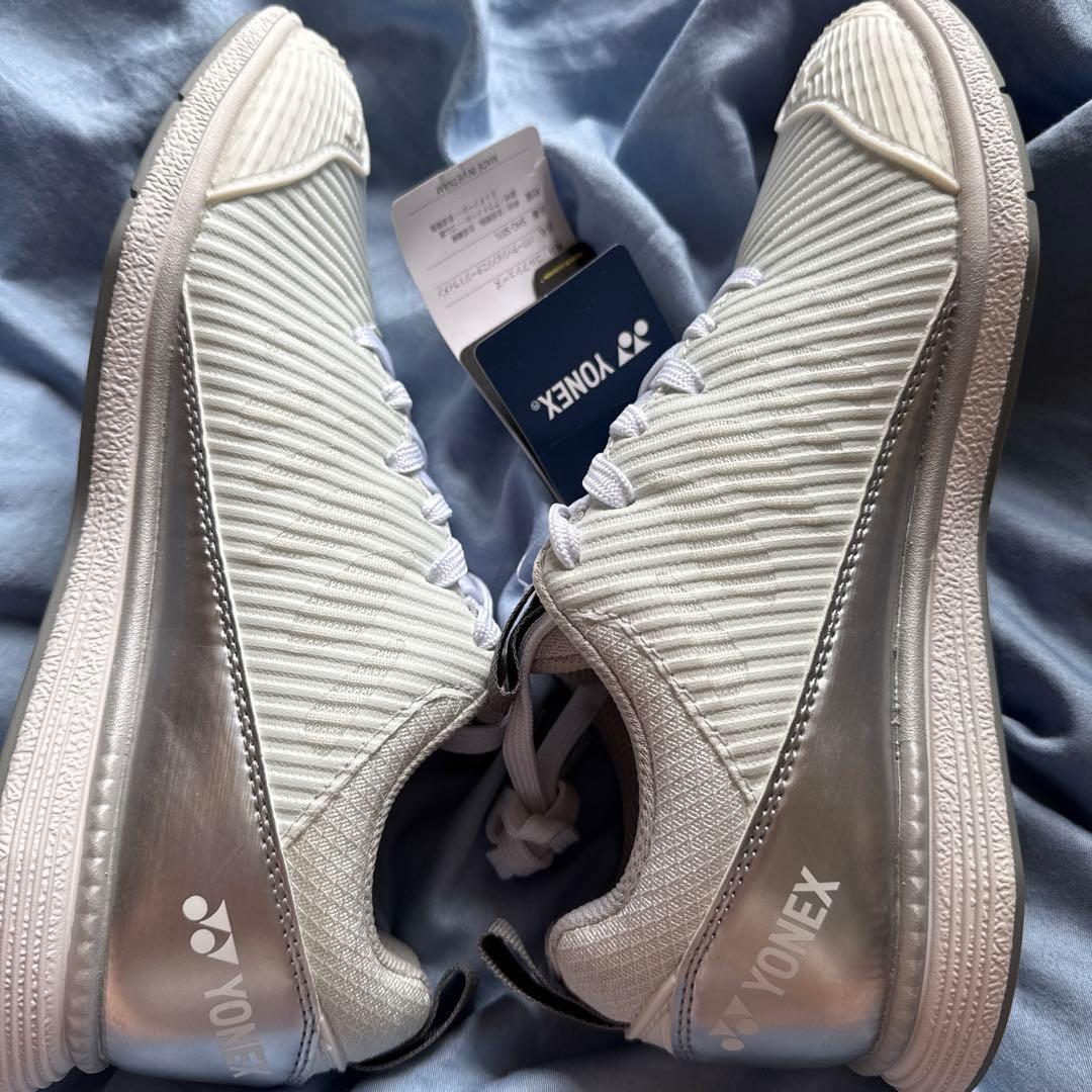 【新品未使用】YONEX スポーツシューズ ホワイト