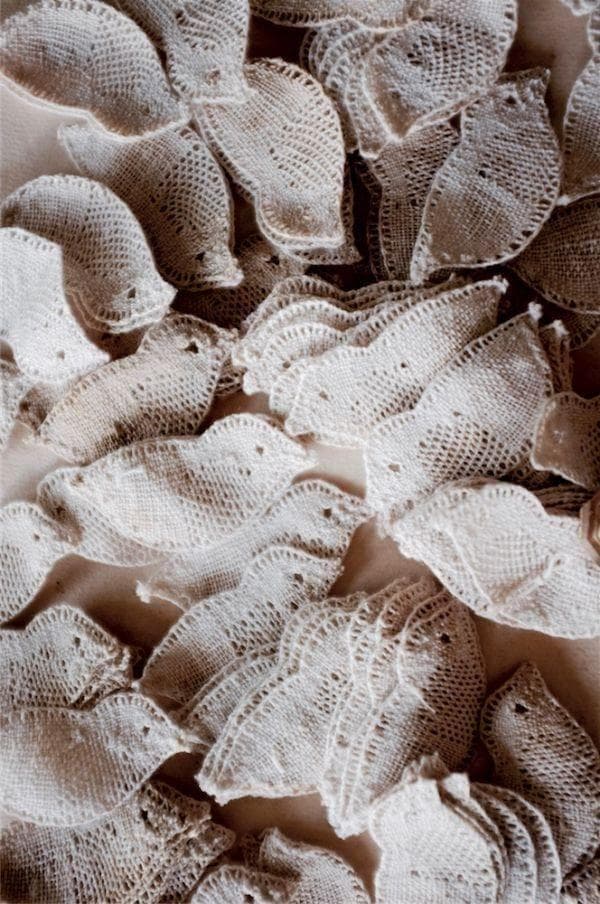 sold 30s フランス リネン 白のグリザイユと小鳥とアップリケ