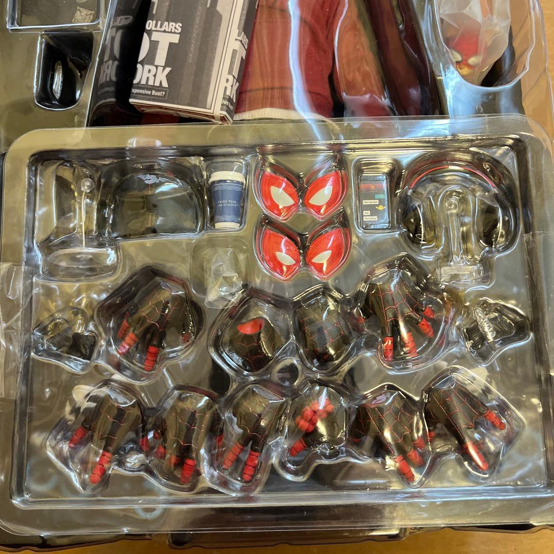 ホットトイズ マイルス・モラレス スパイダーマン 売店の看板猫スーツ版