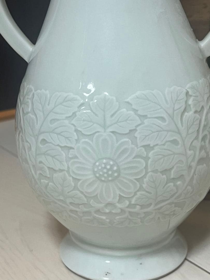 十二代　酒井田　柿右衛門　 太白菊浮上龍手　花瓶　骨董