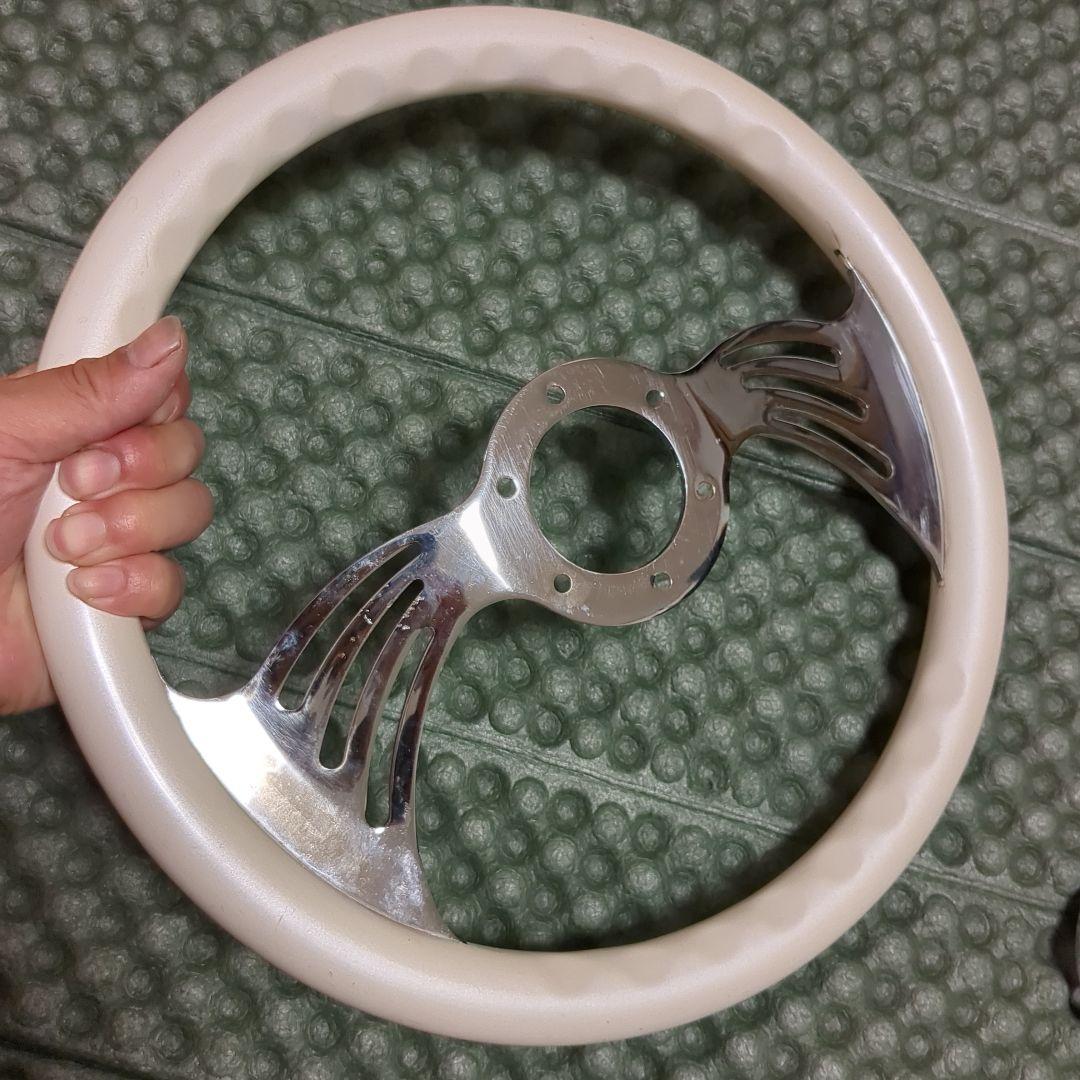 ジャニス　ステアリング 　ビレットホーンボタン付き　ホワイト　ウィング