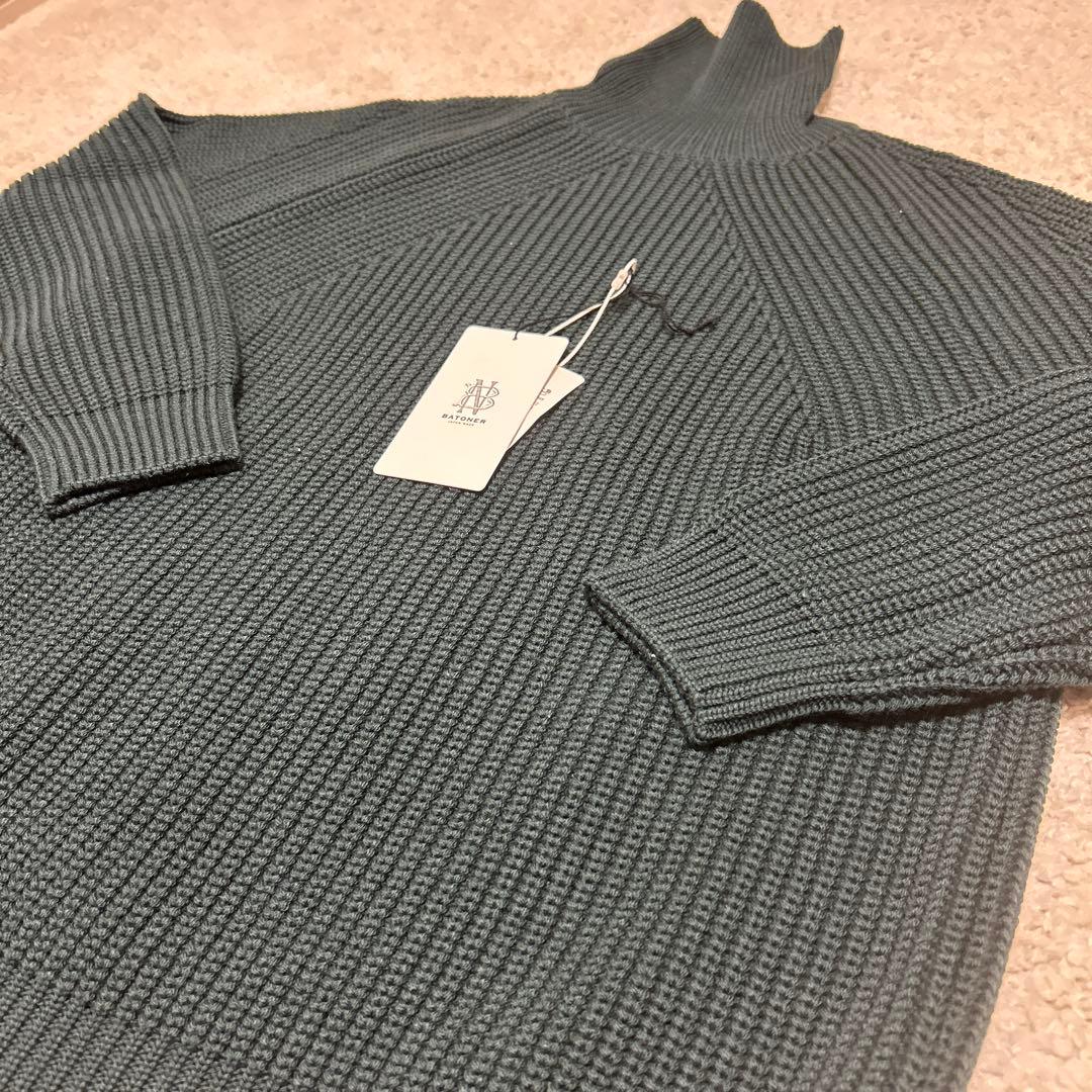 じ*ち様 BATONER シグネチャータートルネックニット ダークグリーン 2