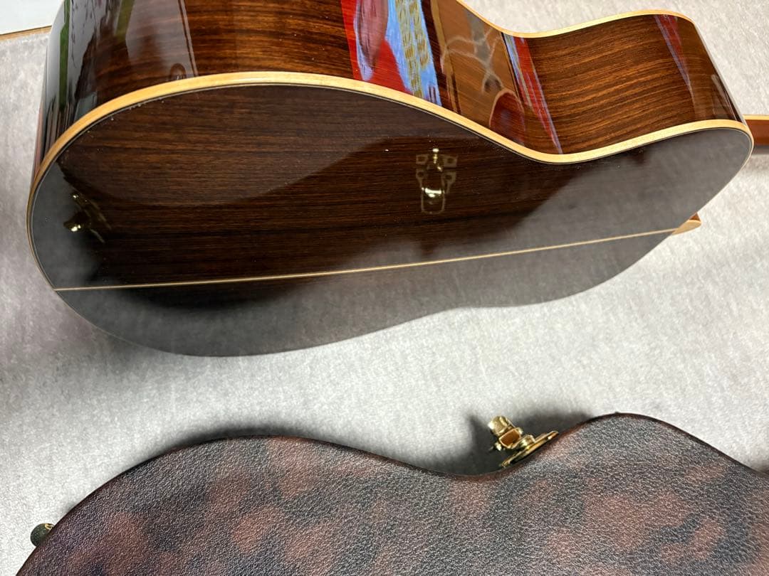 まみ。アコースティックギター ヤマハLS36 ハードケース付き