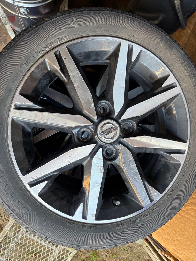 ニッサン　日産デイズ純正ホイールタイヤつき