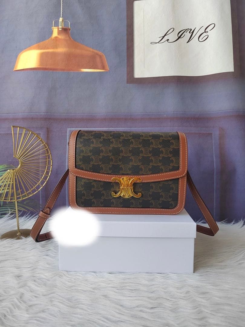 ロゴ入りショルダーバッグ ブラウン