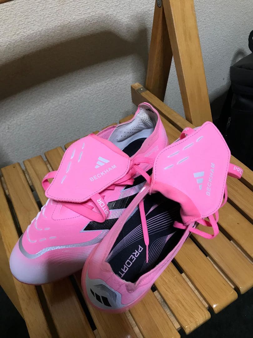 Adidas Predator ピンク サッカーシューズ