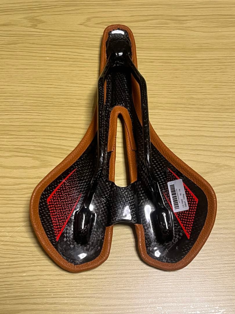 値下げ超軽量カーボンブラウンサドルとカーボンシートポストφ27.2セット