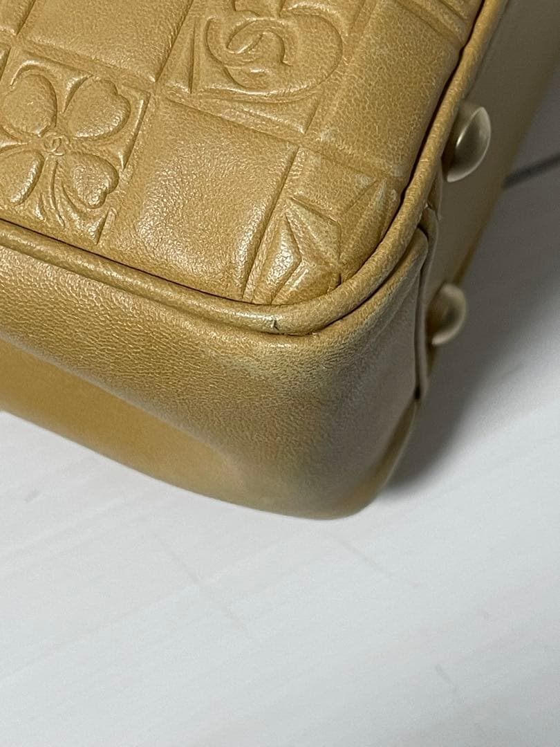 CHANEL エンボス トートバッグ ベージュ