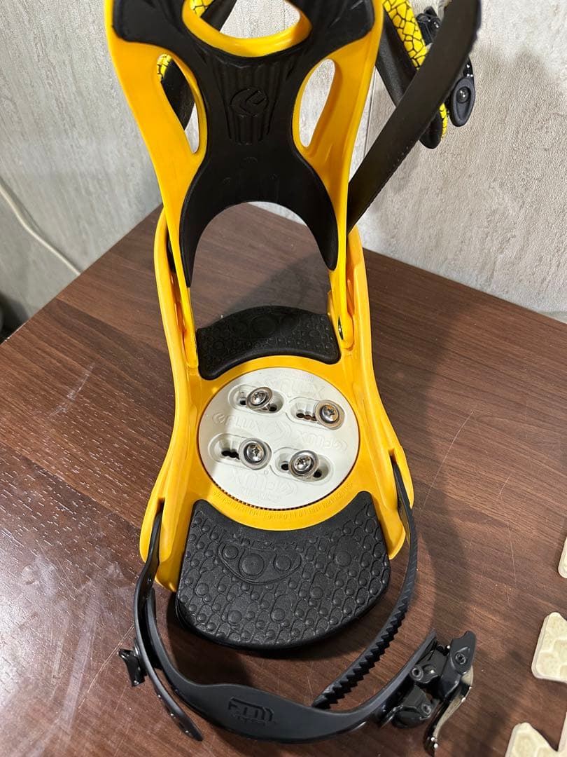 美品 スノーボード FTWO（現FNTC） TNT 147cm ケース付