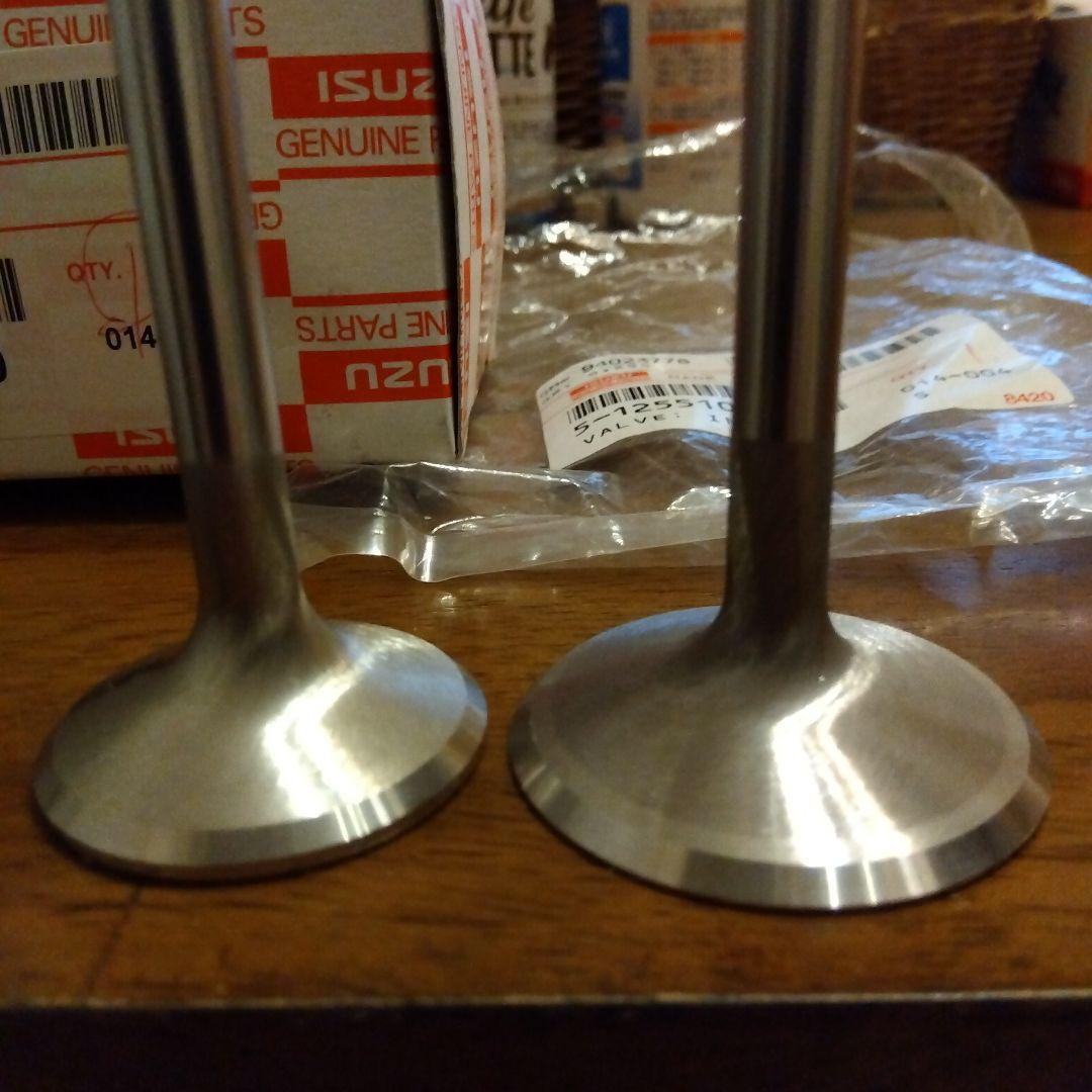 いすゞPFジェミニ シリンダーヘッドとバルブ2本