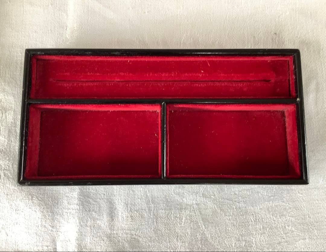 銀製 宝石箱 silver950 鍵付 草花紋様手彫り装飾 作家銘有 骨董品