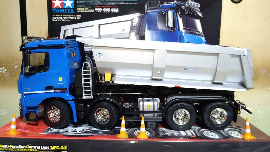 1/14RC メルセデス・ベンツ アロクス 4151 8x4 ダンプトラック