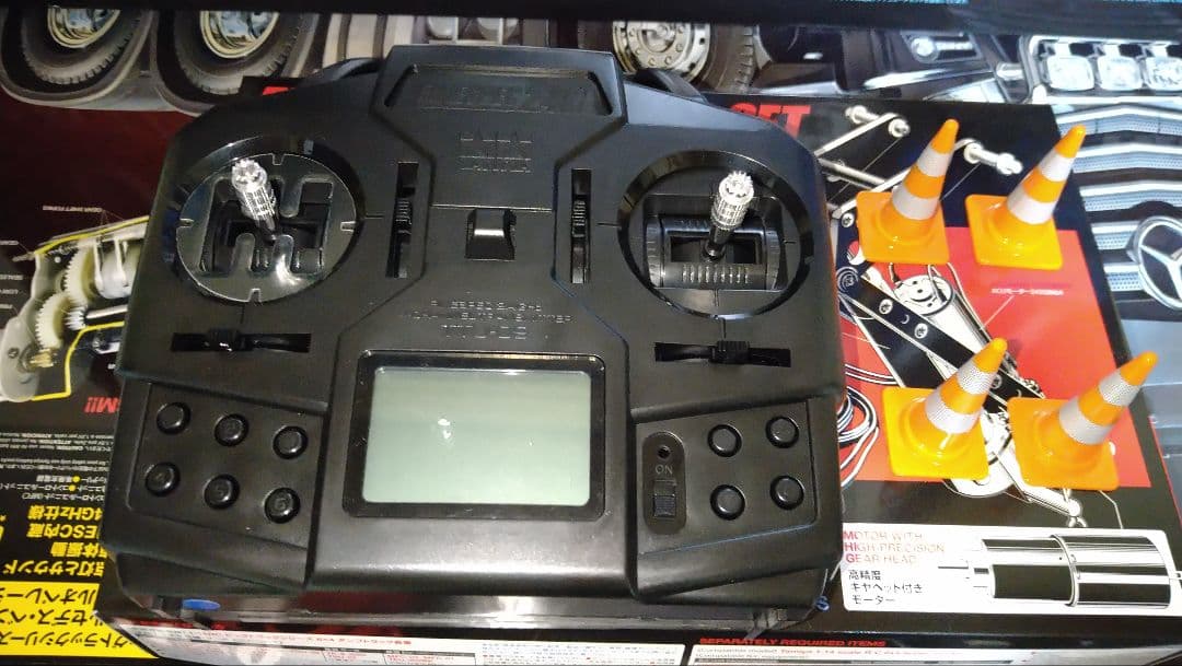 1/14RC メルセデス・ベンツ アロクス 4151 8x4 ダンプトラック