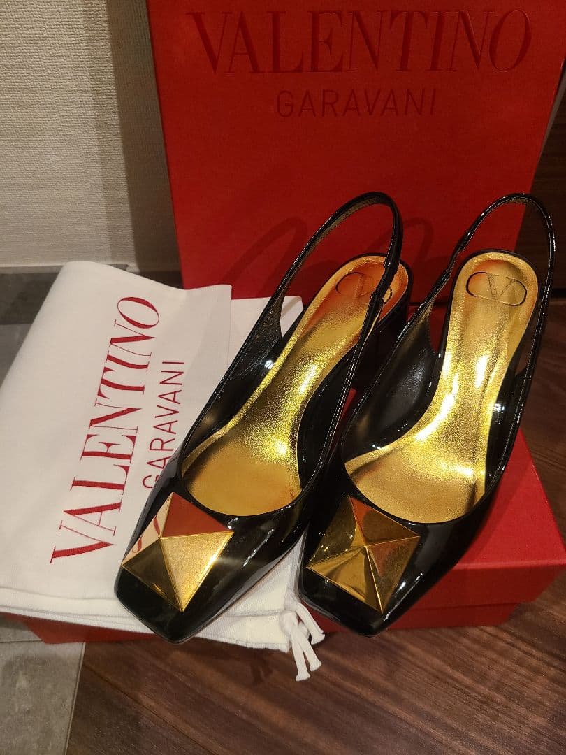 ヴァレンティノ ワンスタッズ パンプス