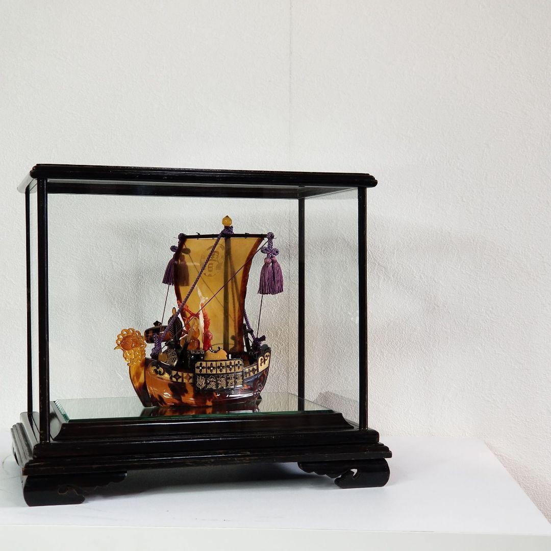 本鼈甲　べっ甲　鳳凰宝船　置物　血赤珊瑚、白珊瑚　ガラスケース　縁起物　オブジェ