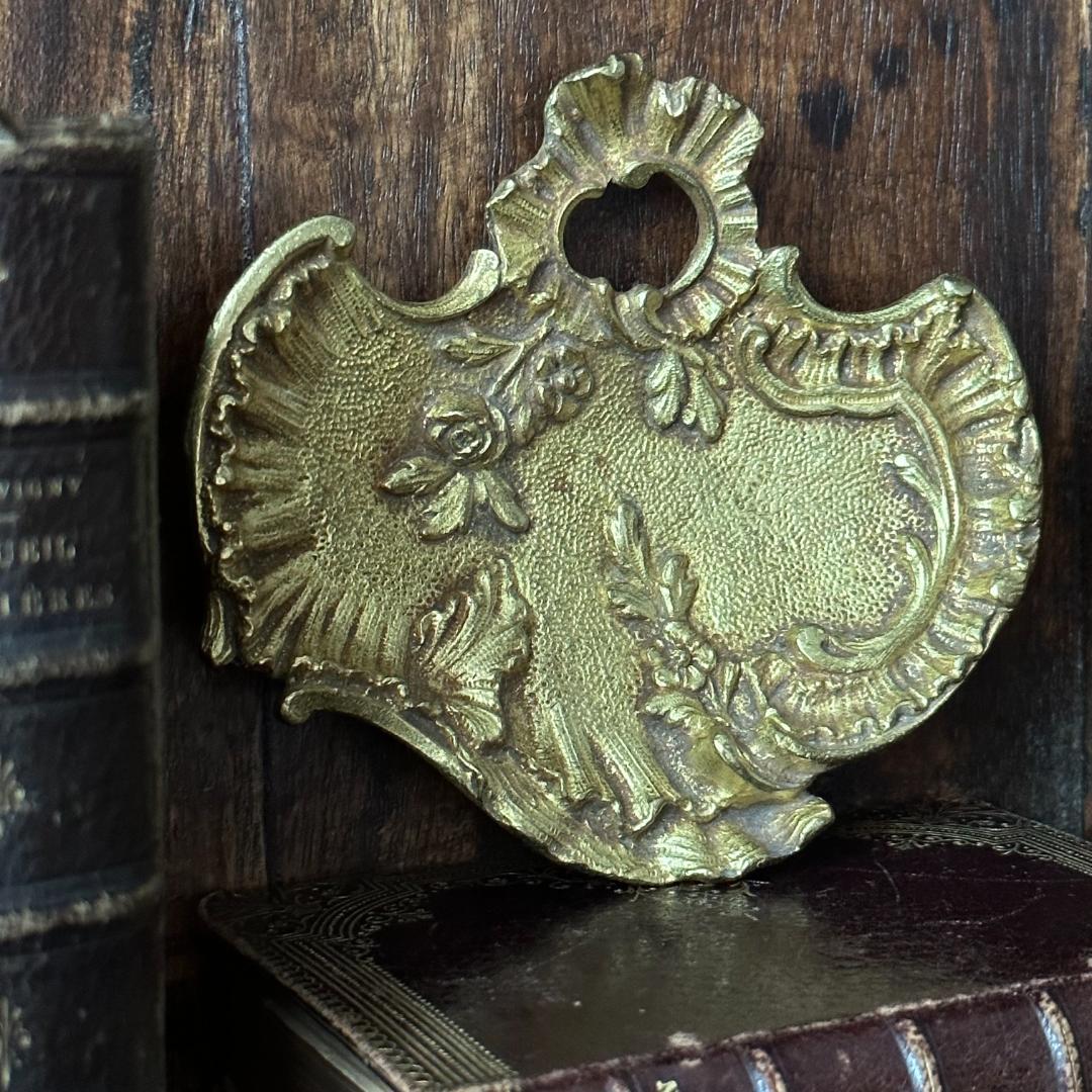 ★フランス　薔薇の模様　真鍮プレート　ロカイユ装飾　アンティーク