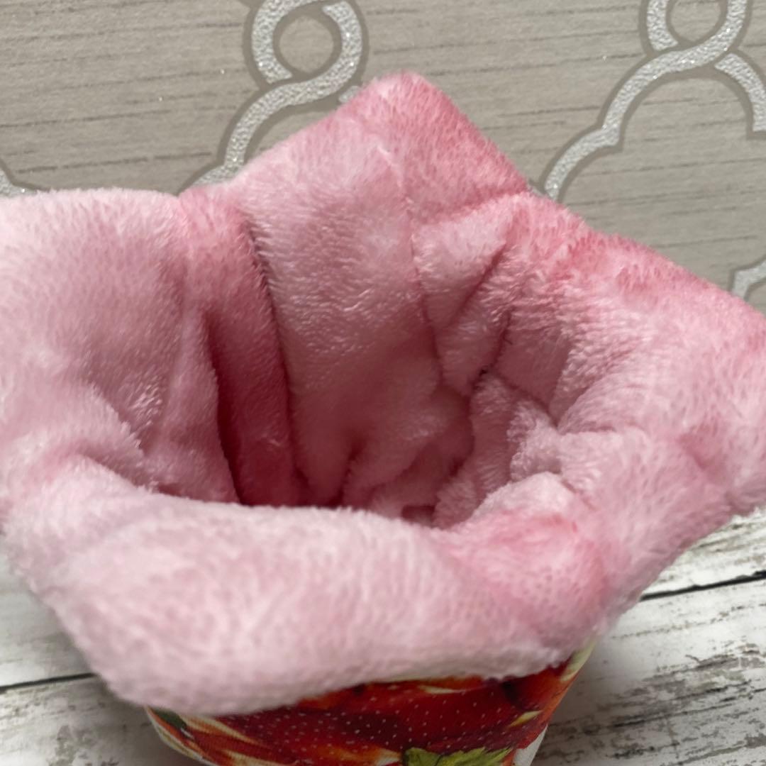 モモンガポーチ　イチゴ