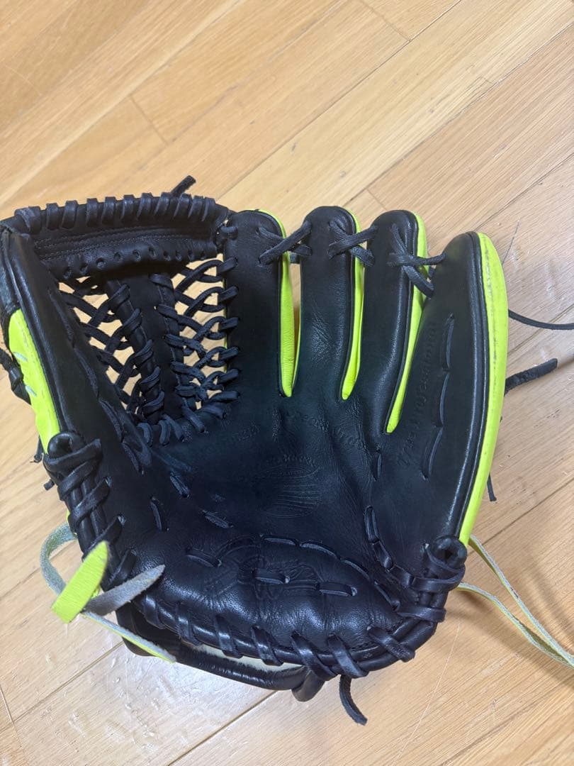 スラッガー 黒/黄緑 グローブ 鳥谷モデル