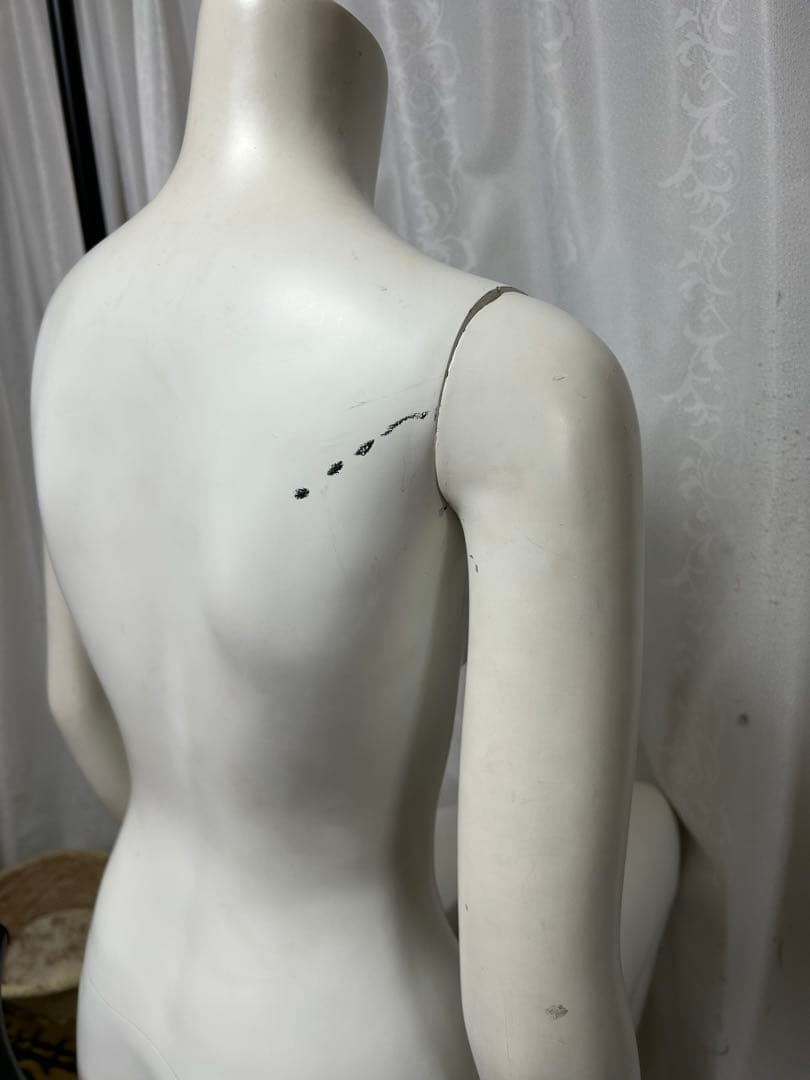 女性用ホワイトマネキン（座り）