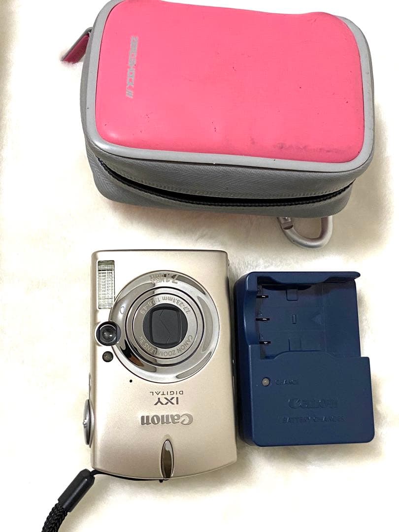 若い世代に再加熱のデジカメ美品早い者勝ち！人気のゴールドCANON IXY700