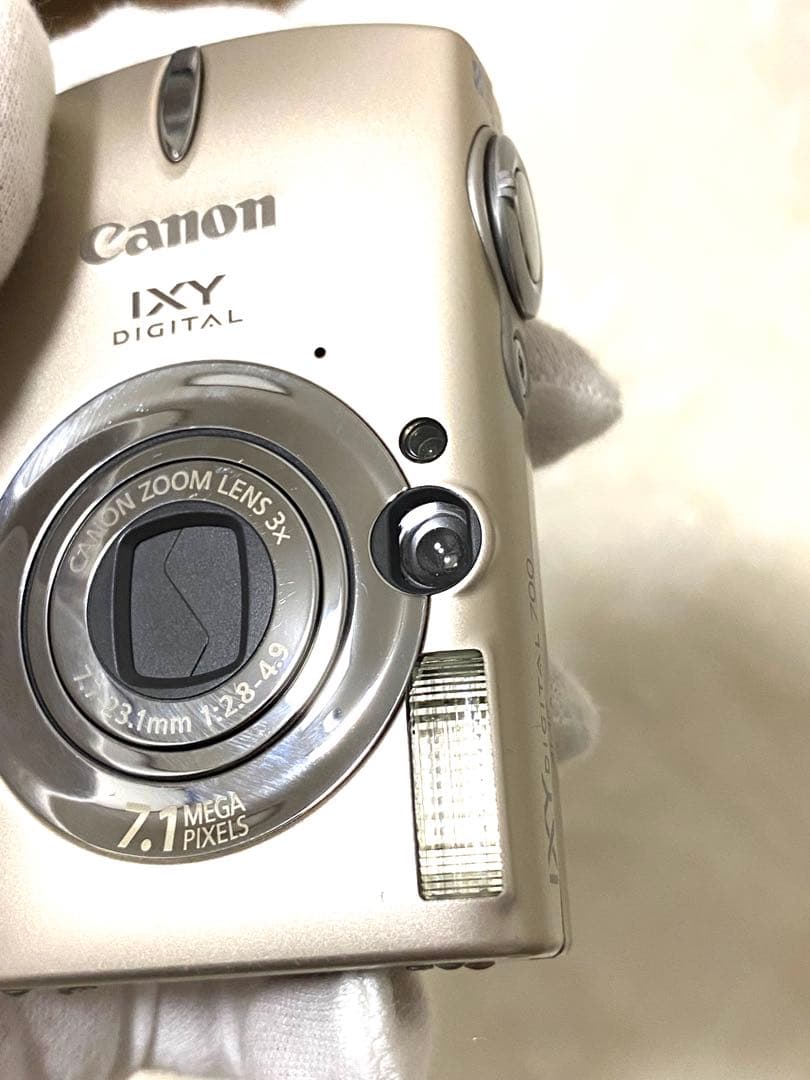 若い世代に再加熱のデジカメ美品早い者勝ち！人気のゴールドCANON IXY700