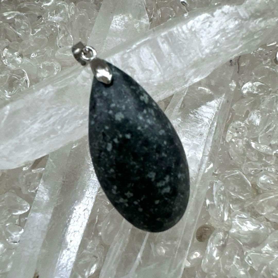 希少【黒遠野】 ご縁のある方に届く別格霊石 宇宙の根源波動と共鳴する遠野角閃石