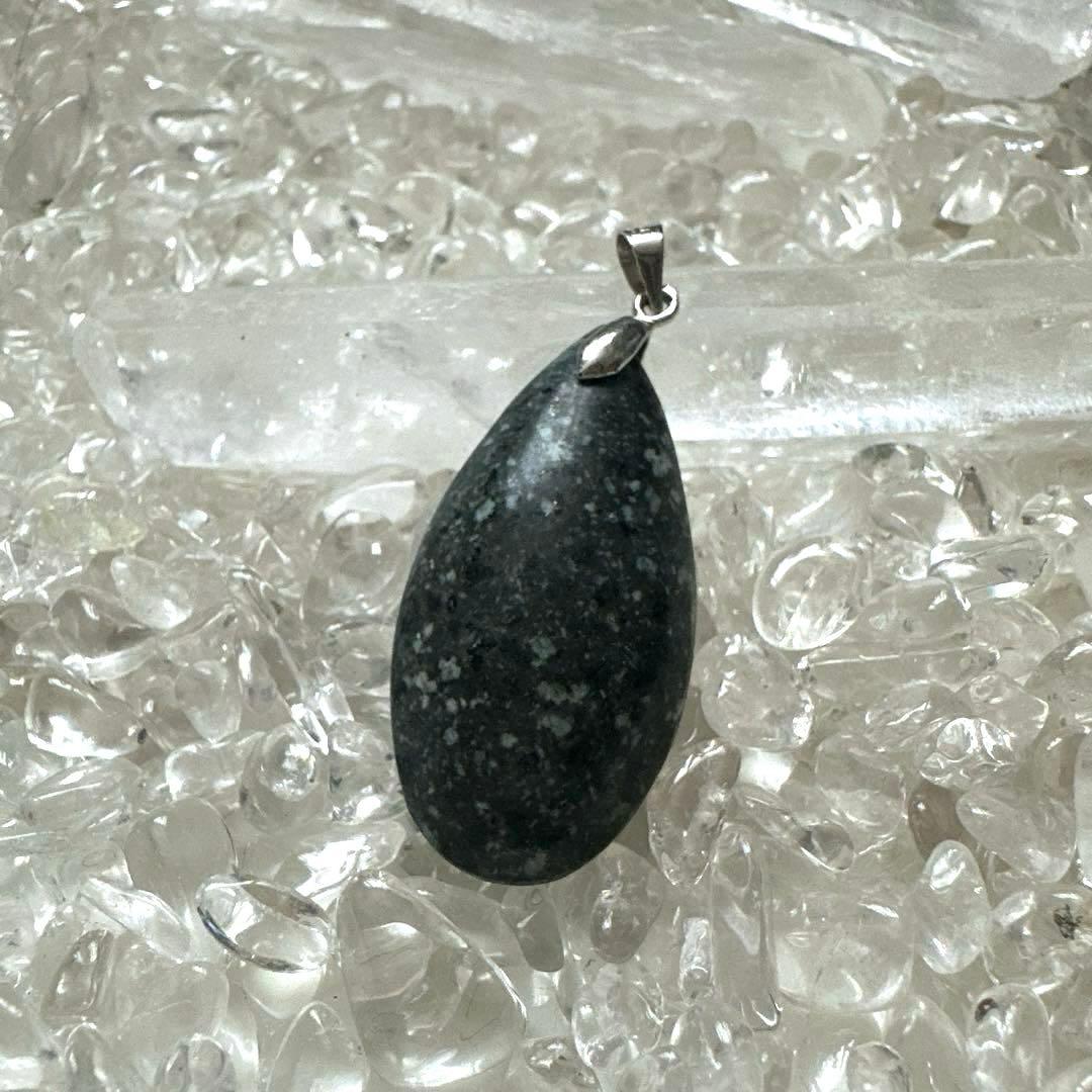 希少【黒遠野】 ご縁のある方に届く別格霊石 宇宙の根源波動と共鳴する遠野角閃石