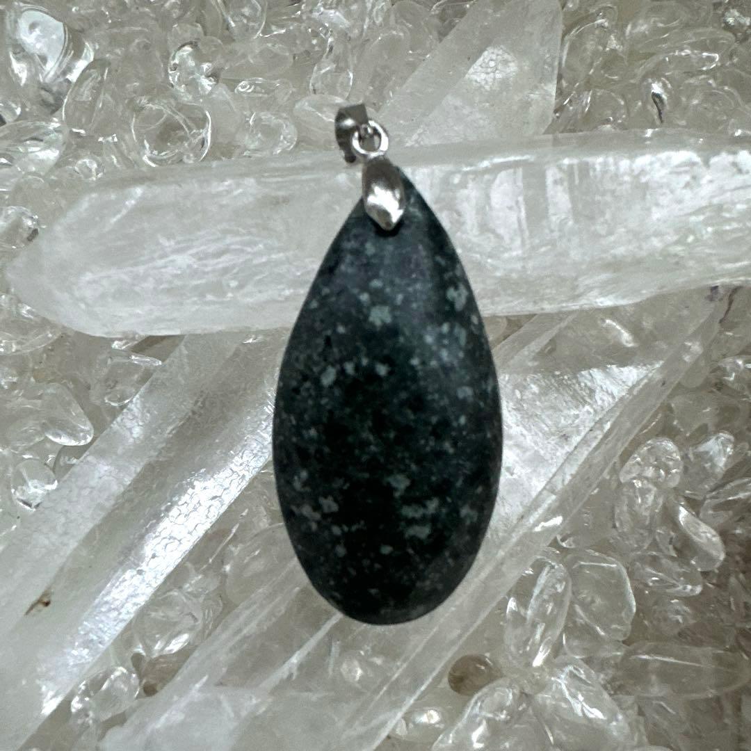 希少【黒遠野】 ご縁のある方に届く別格霊石 宇宙の根源波動と共鳴する遠野角閃石