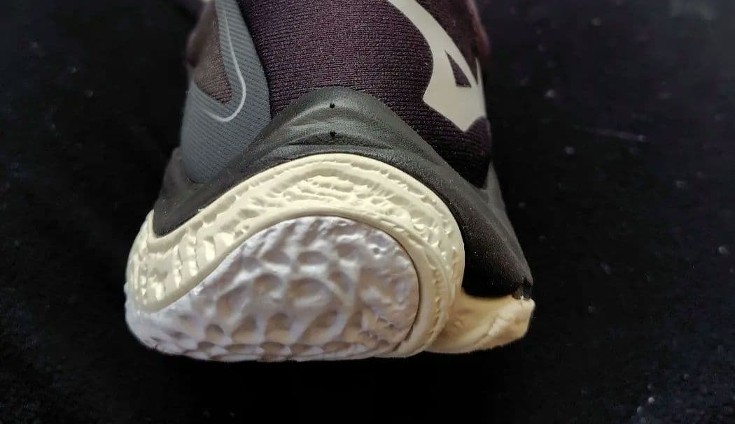 Mizuno バレーボールシューズ ウエーブライトニングZ8 WIDE 26.5