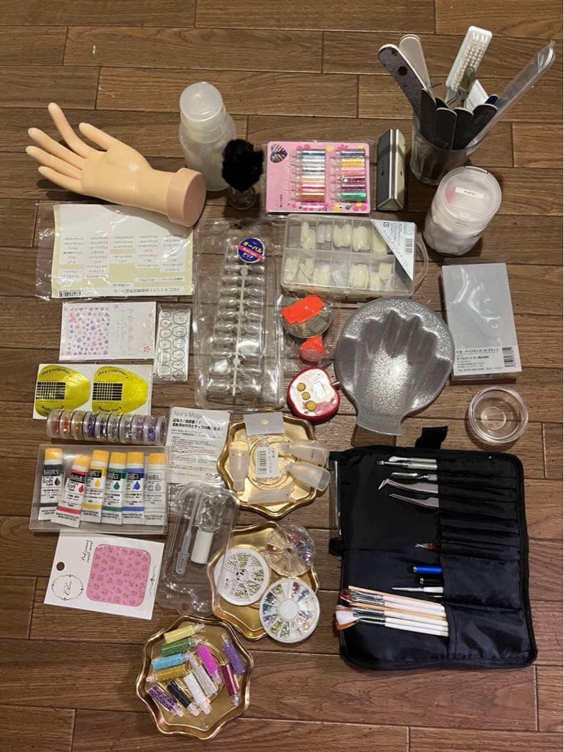 ネイルシール、 ネイルパーツ、ネイル用品まとめ売り