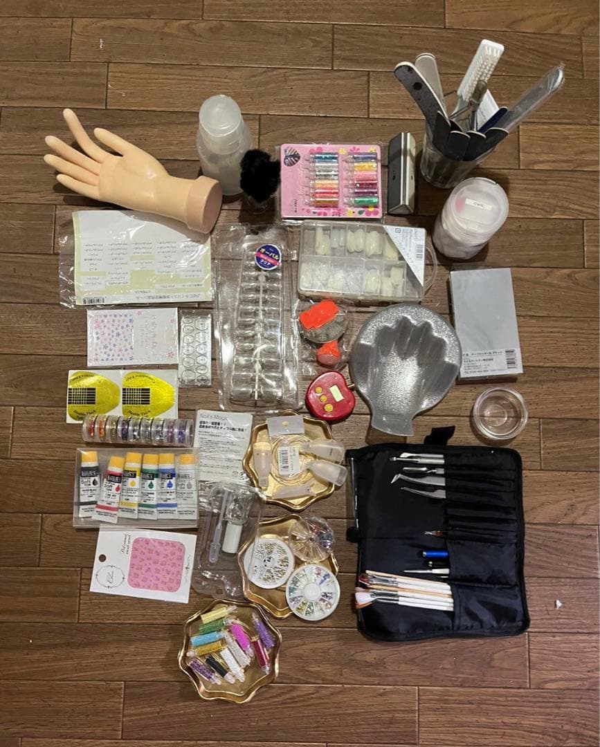 ネイルシール、 ネイルパーツ、ネイル用品まとめ売り